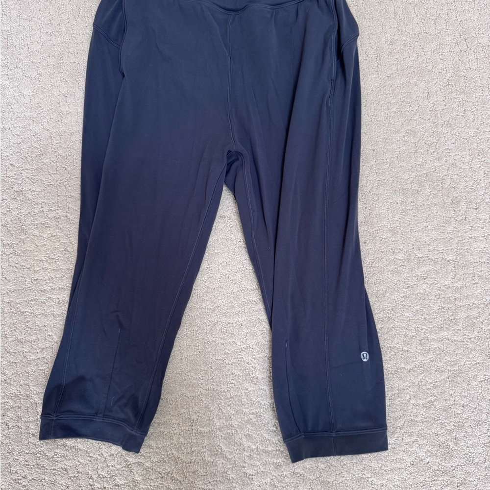 Lululemon high rise cropped athletic pants